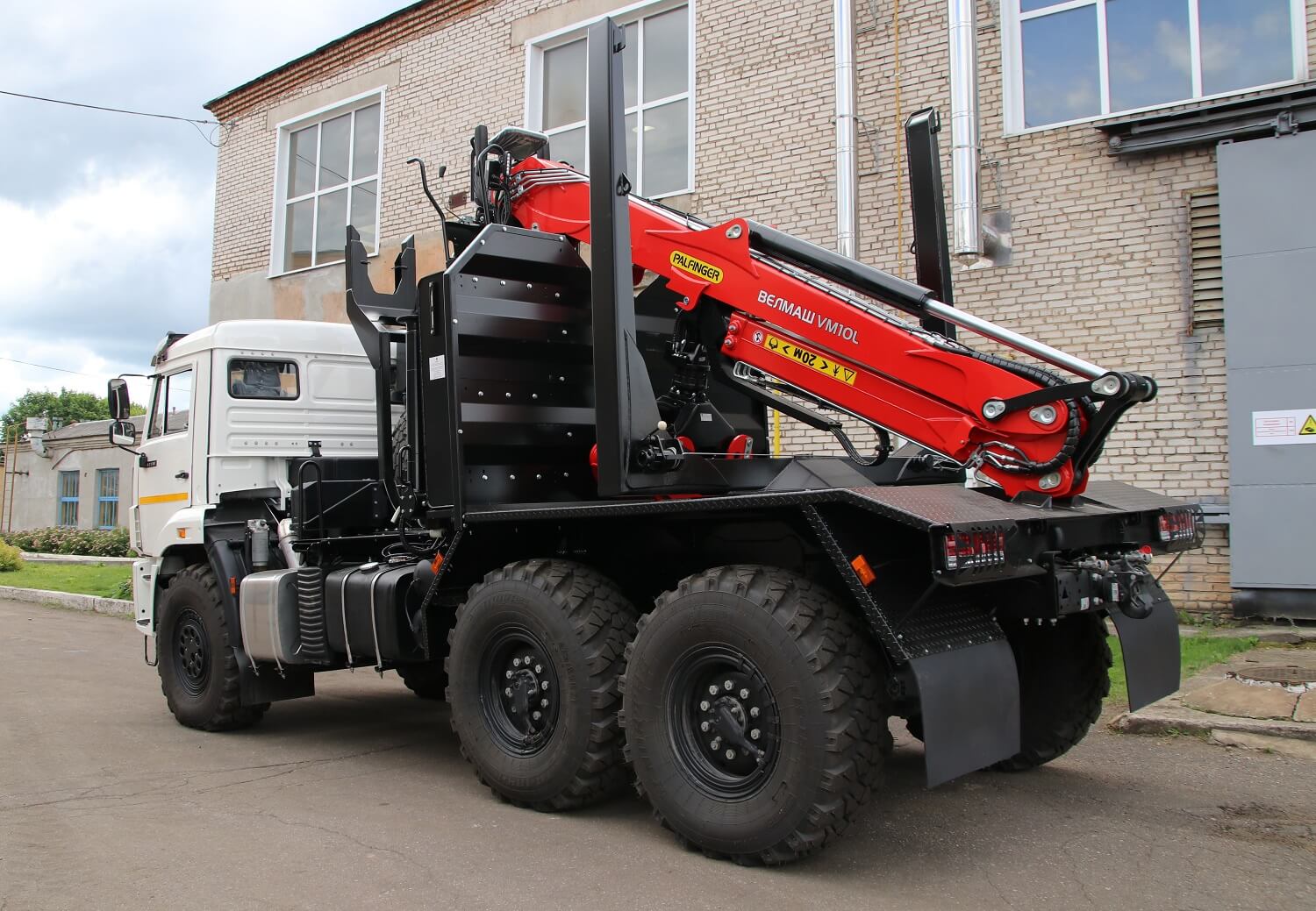 ЛЕСОВОЗ КАМАЗ-43118-3027 С КМУ VM10L74